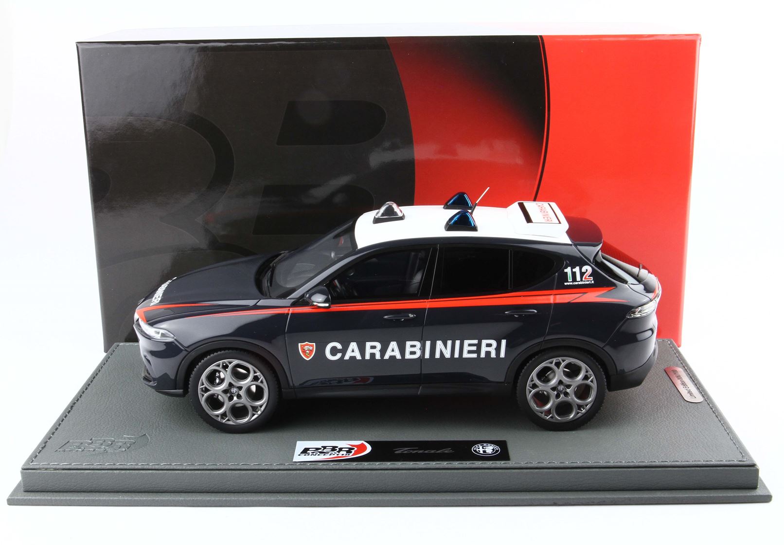 BBR Alfa Romeo Tonale Carabinieri | 1:18 - Imagen 8