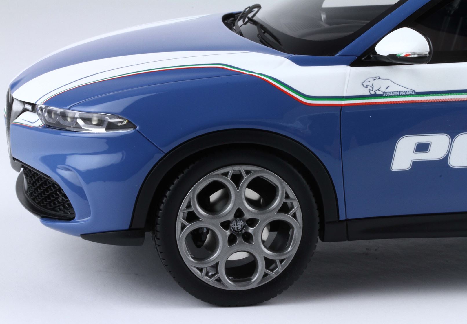 BBR Alfa Romeo Tonale Allestimento Polizia | 1:18 - Imagen 3