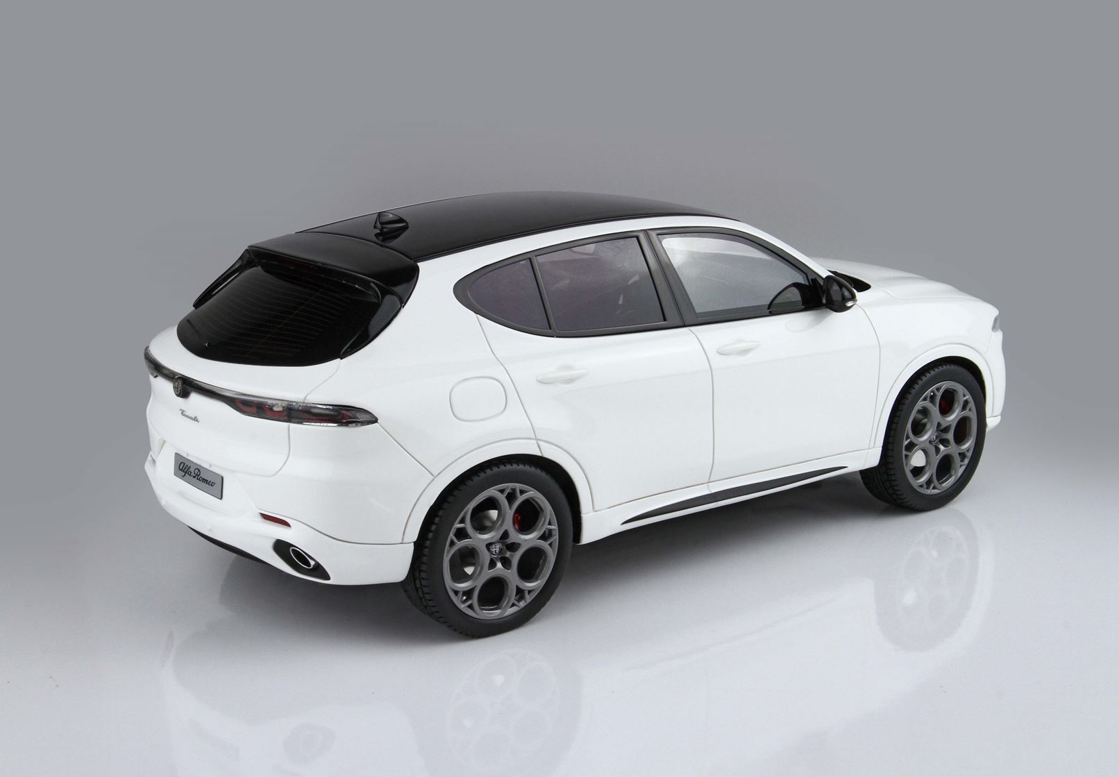 BBR Alfa Romeo Tonale Tributo Plug-in Hybrid - Alfa White | 1:18 - Immagine 4