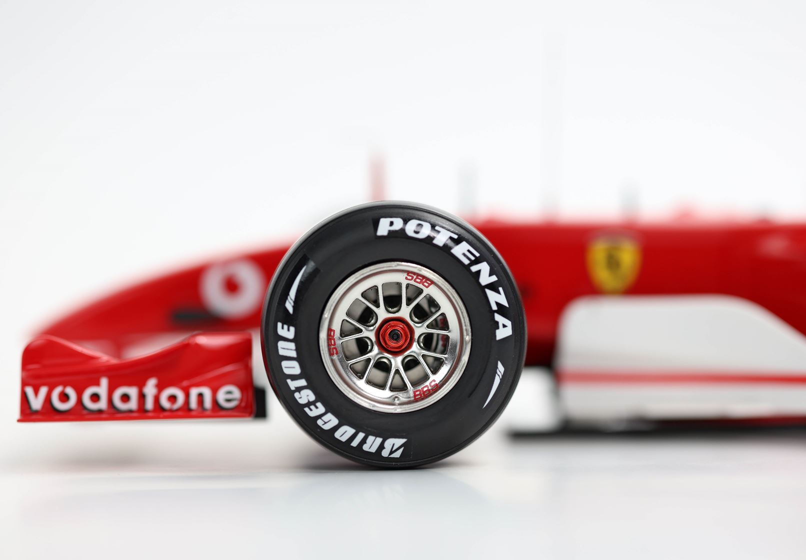 BBR Ferrari F2002 GP France Schumacher - Vittoria Del Mondiale | 1:18 - Immagine 8