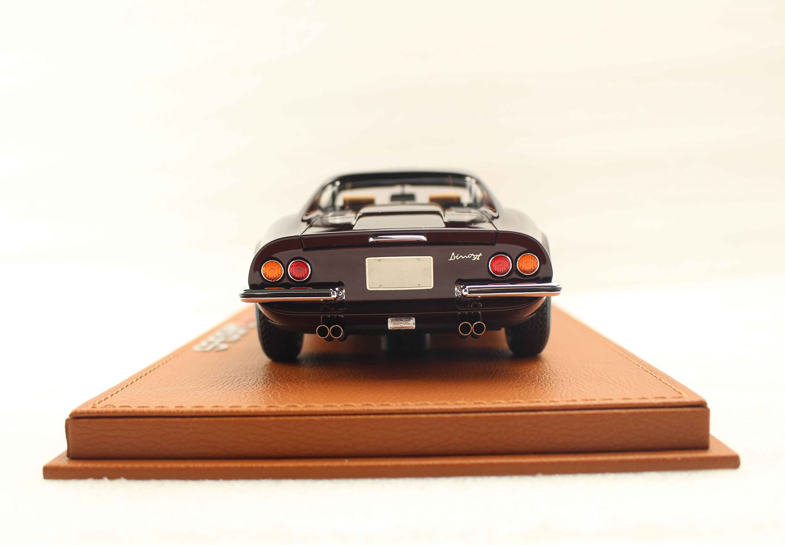 BBR Ferrari Dino 246 GTS 1972 - Burgundy | 1:18 - Imagen 4
