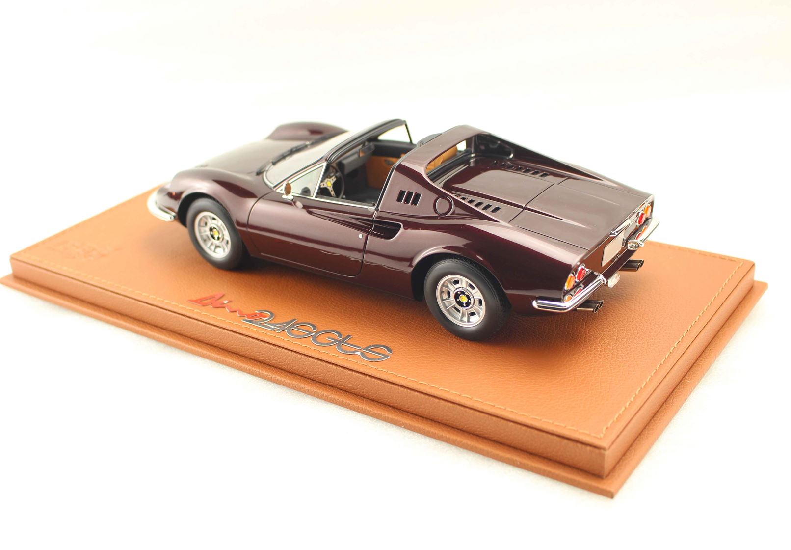 BBR Ferrari Dino 246 GTS 1972 - Burgundy | 1:18 - Imagen 2