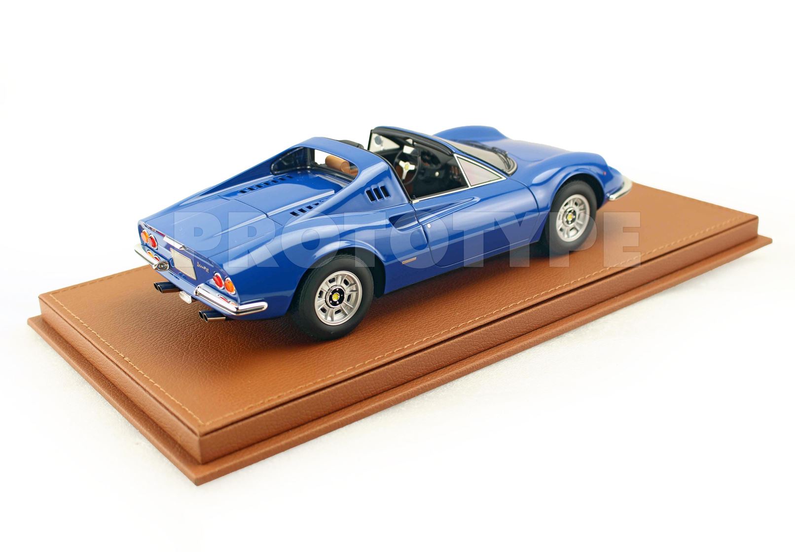 BBR Ferrari Dino 246 GTS 1972 - Light Blue / Beige | 1:18 - Imagen 2