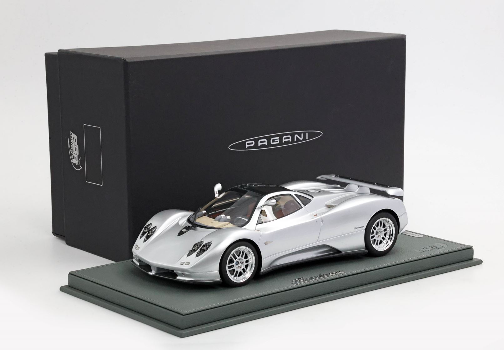 BBR Pagani Zonda C12 001 20th Anniversary - Silver | 1:18 - Imagen 10
