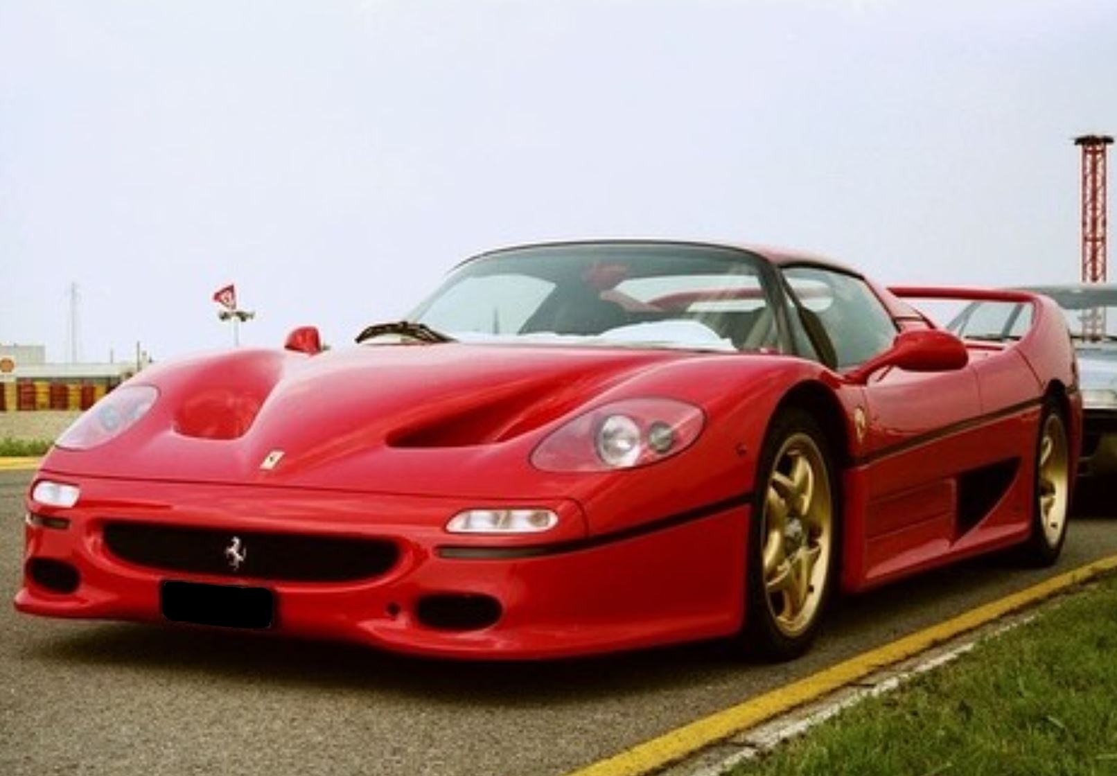 BBR Ferrari F50 Coupe - Red with Gold Wheels | 1:18 - Image 2