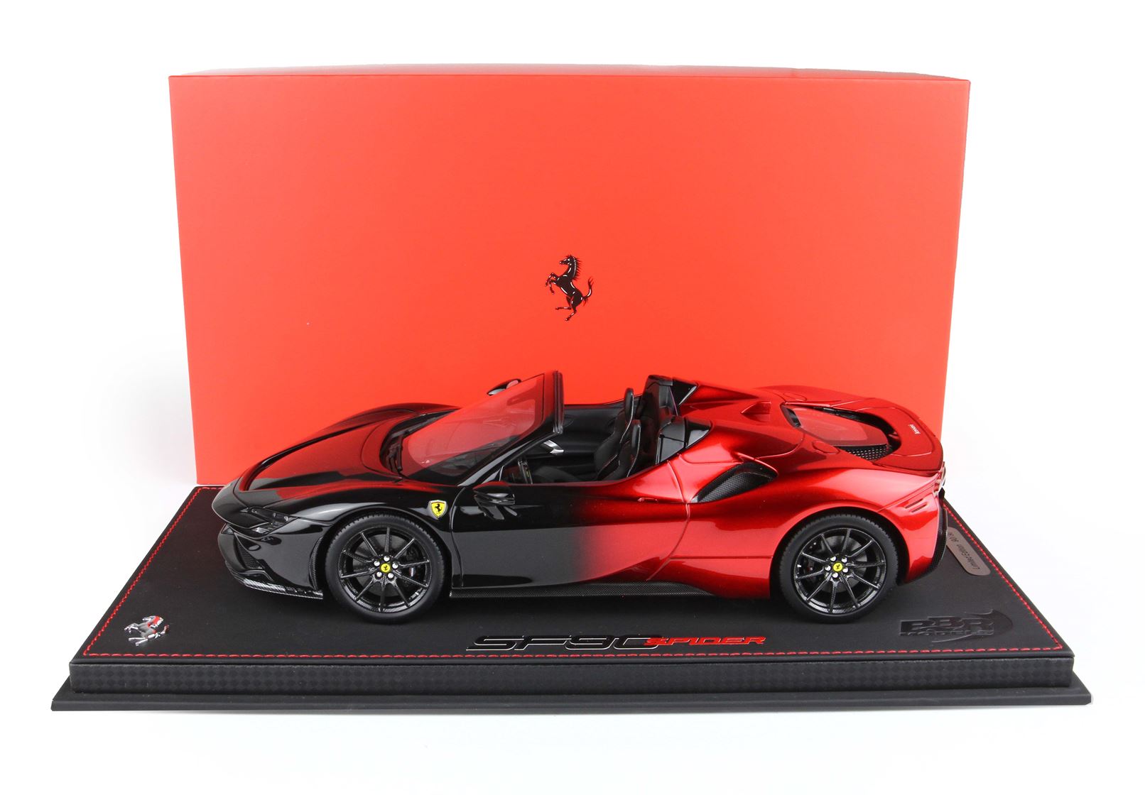 BBR Ferrari SF90 Spider - Magma Red / Black | 1:18 - Imagen 8