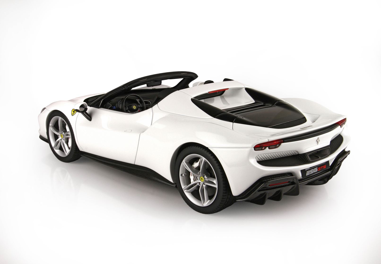 BBR Ferrari 296 GTS - Cervino White | 1:18 - Imagen 4