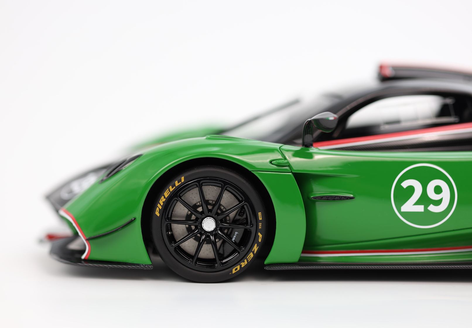 BBR Pagani Huayra R - Gloss Black Carbon / Meadow Green | 1:18 – Bild 4