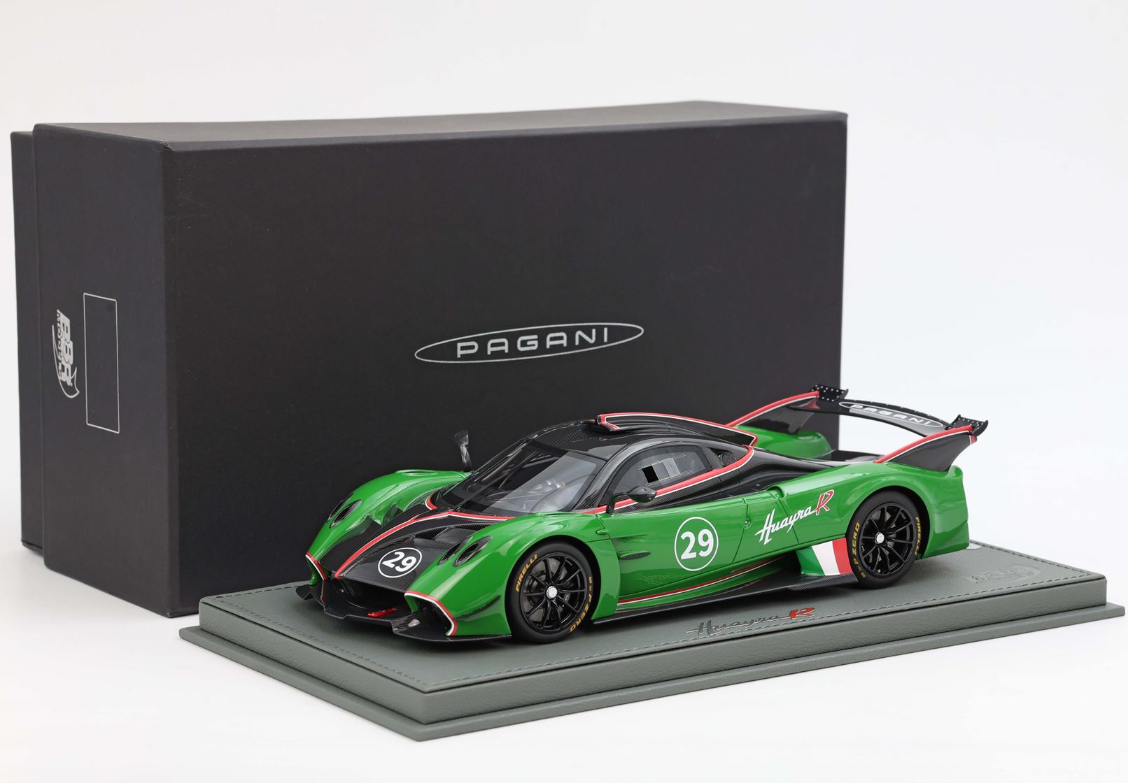 BBR Pagani Huayra R - Gloss Black Carbon / Meadow Green | 1:18 – Bild 8
