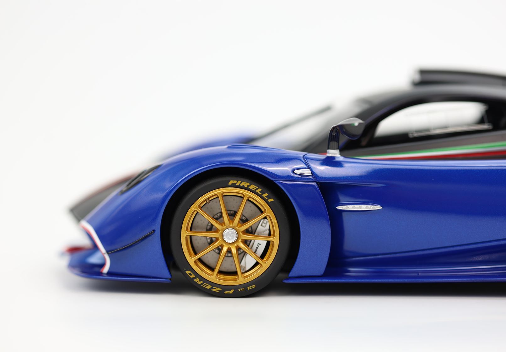 BBR Pagani Huayra R - Matte Black and French Blue | 1:18 - Image 4