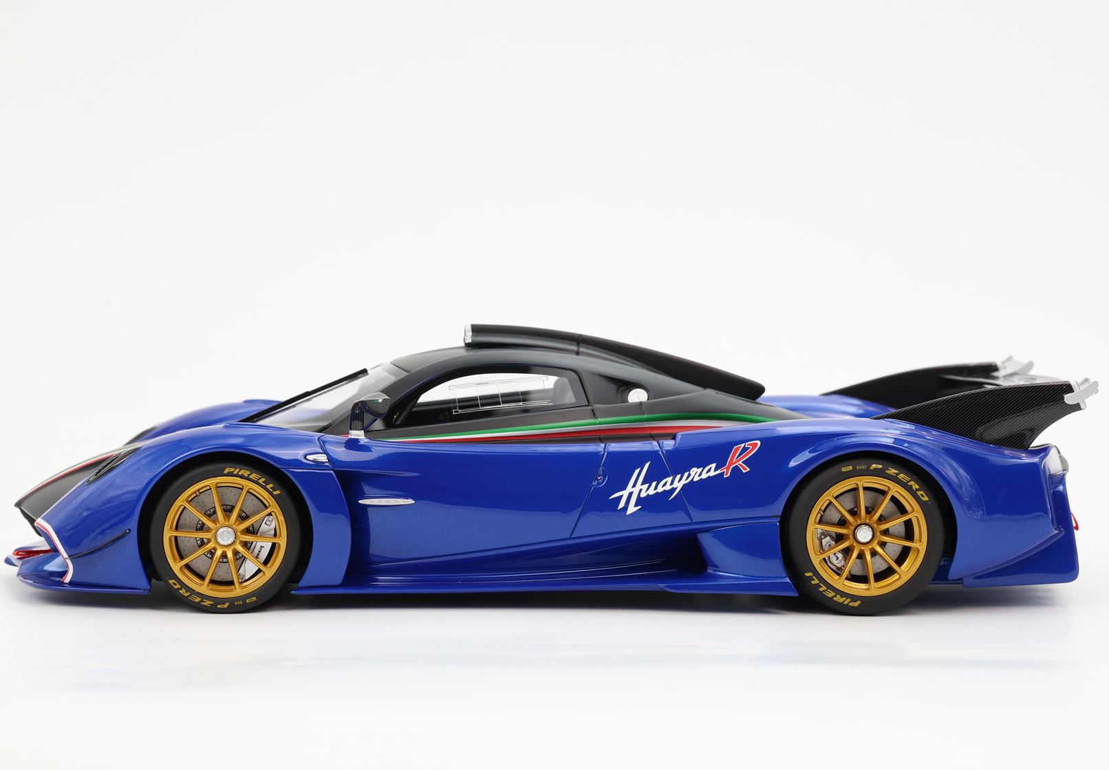 BBR Pagani Huayra R - Matte Black and French Blue | 1:18 - Image 5