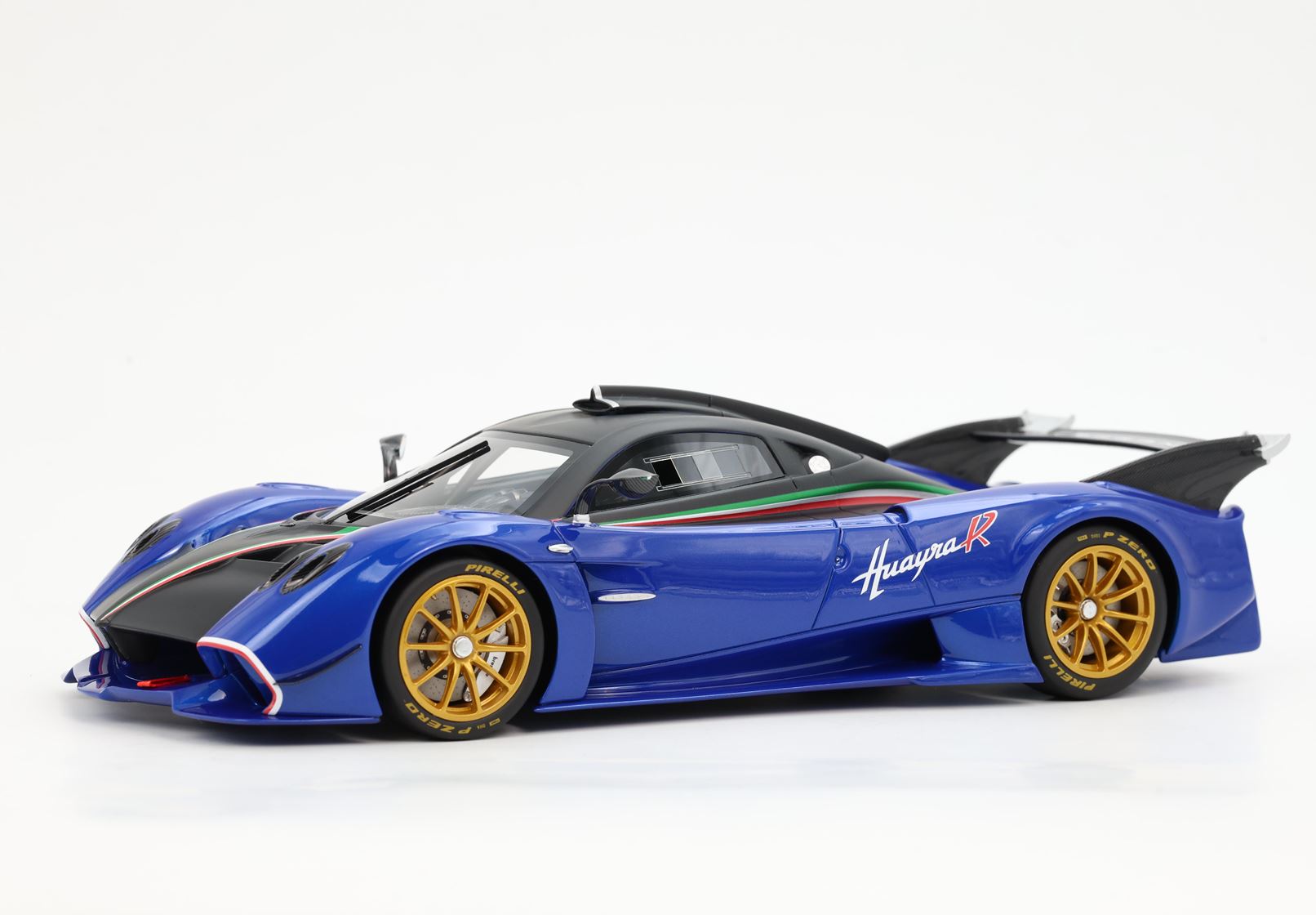 BBR Pagani Huayra R - Matte Black and French Blue | 1:18 - Image 6