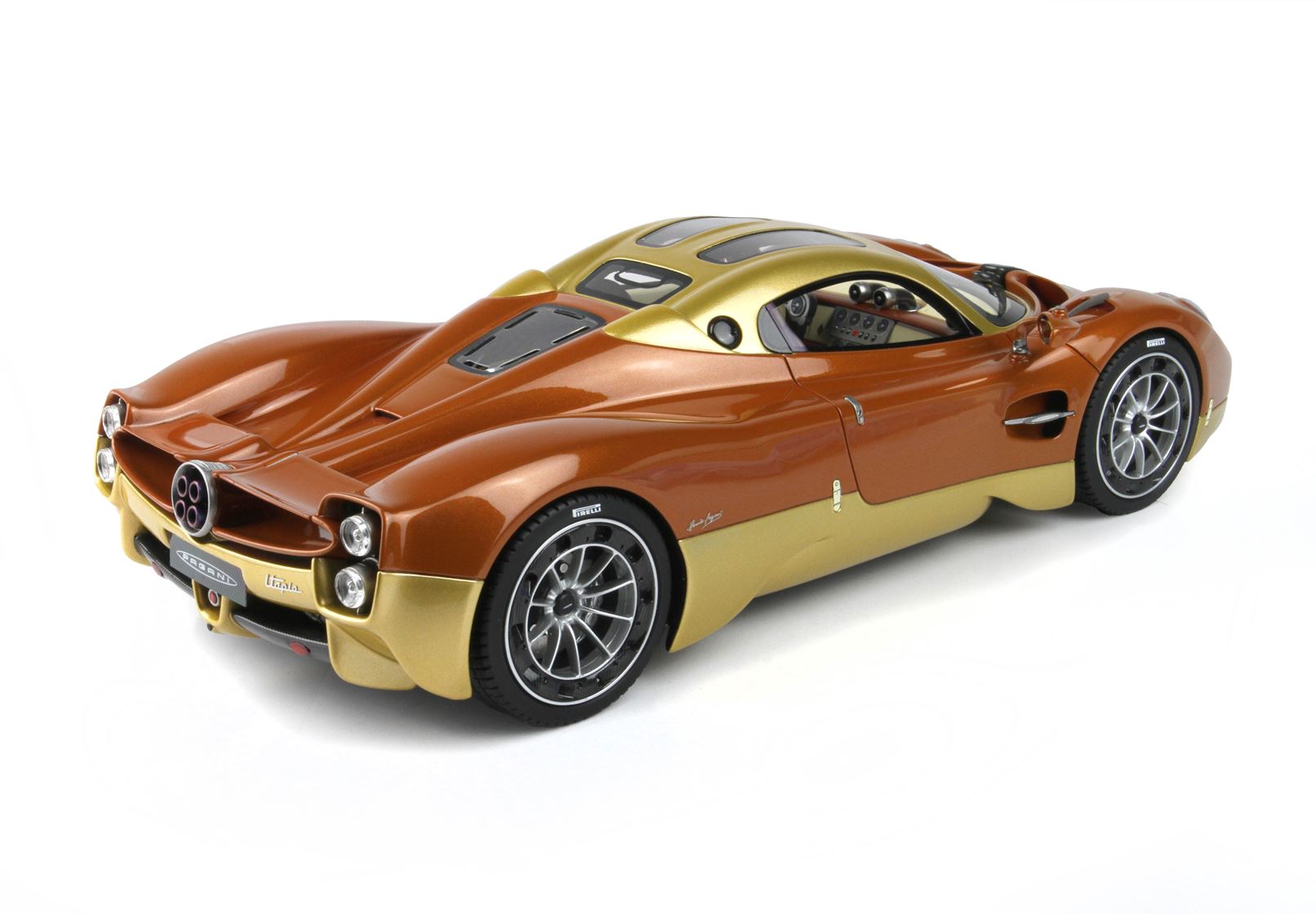 BBR Pagani Utopia - Metallic Bronze | 1:18 - Immagine 5