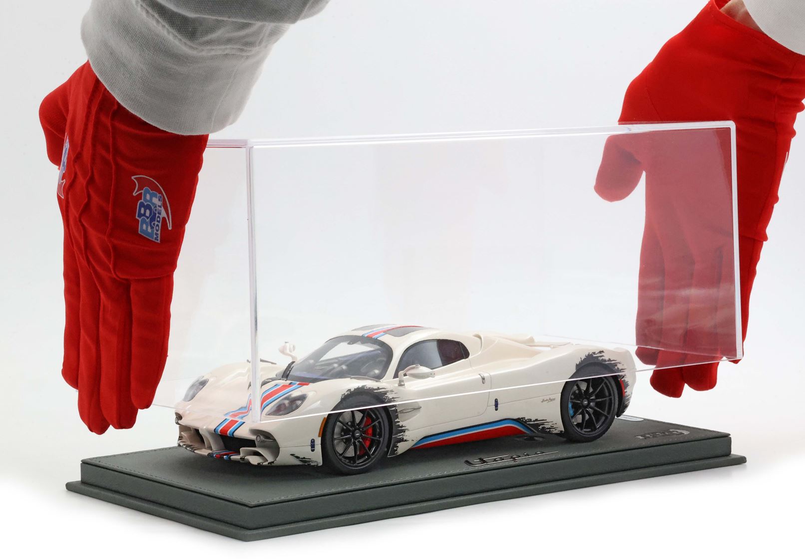 BBR Pagani Utopia Coupe The Coyote - Benny White | 1:18 - Imagen 2