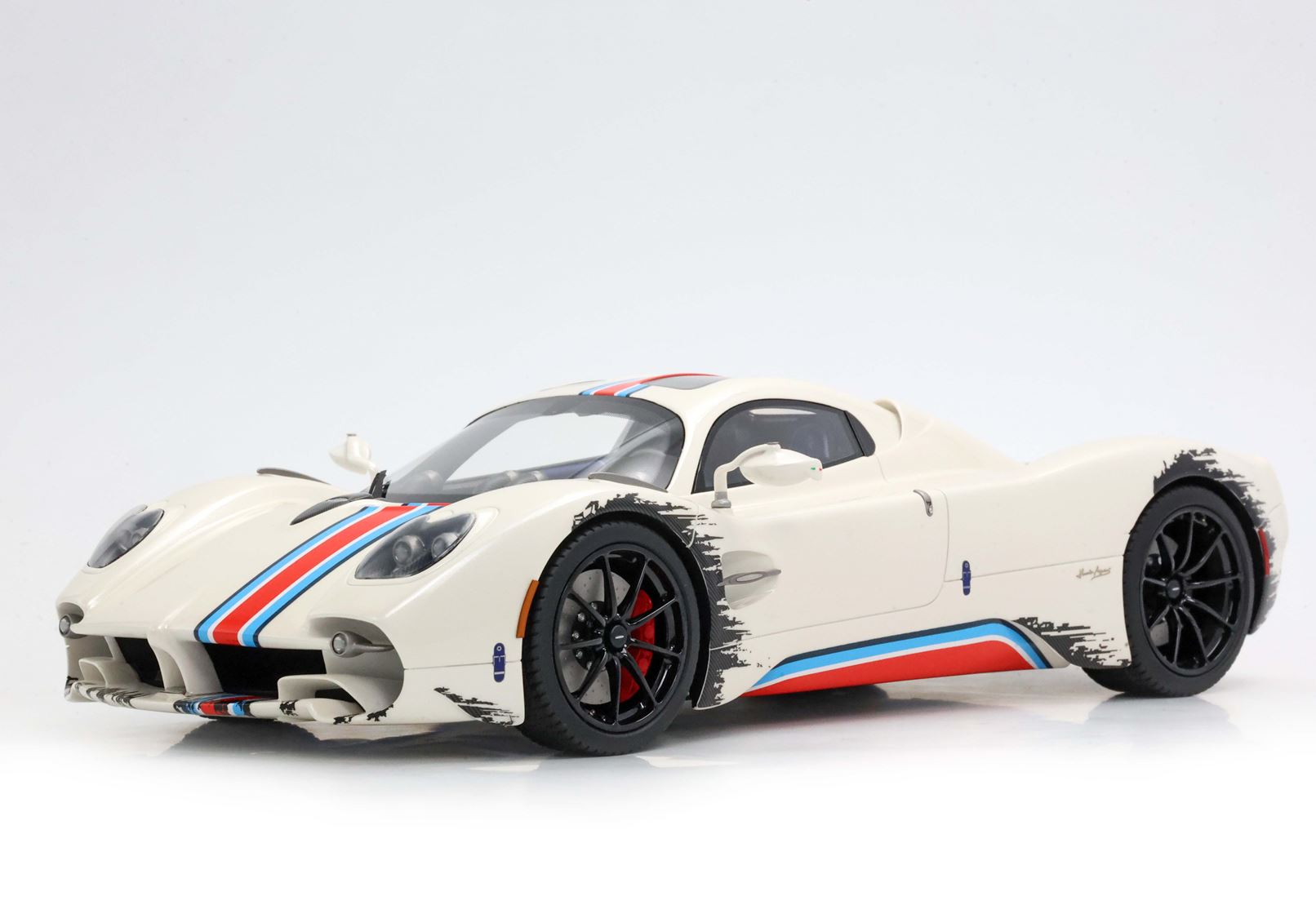 BBR Pagani Utopia Coupe The Coyote - Benny White | 1:18 - Imagen 5