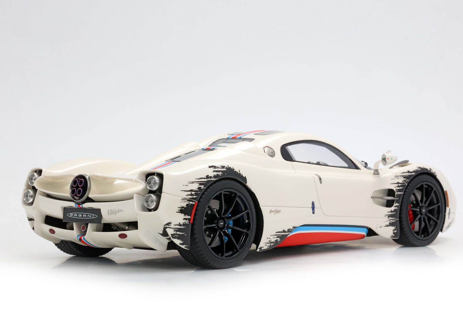 BBR Pagani Utopia Coupe The Coyote - Benny White | 1:18 - Imagen 6