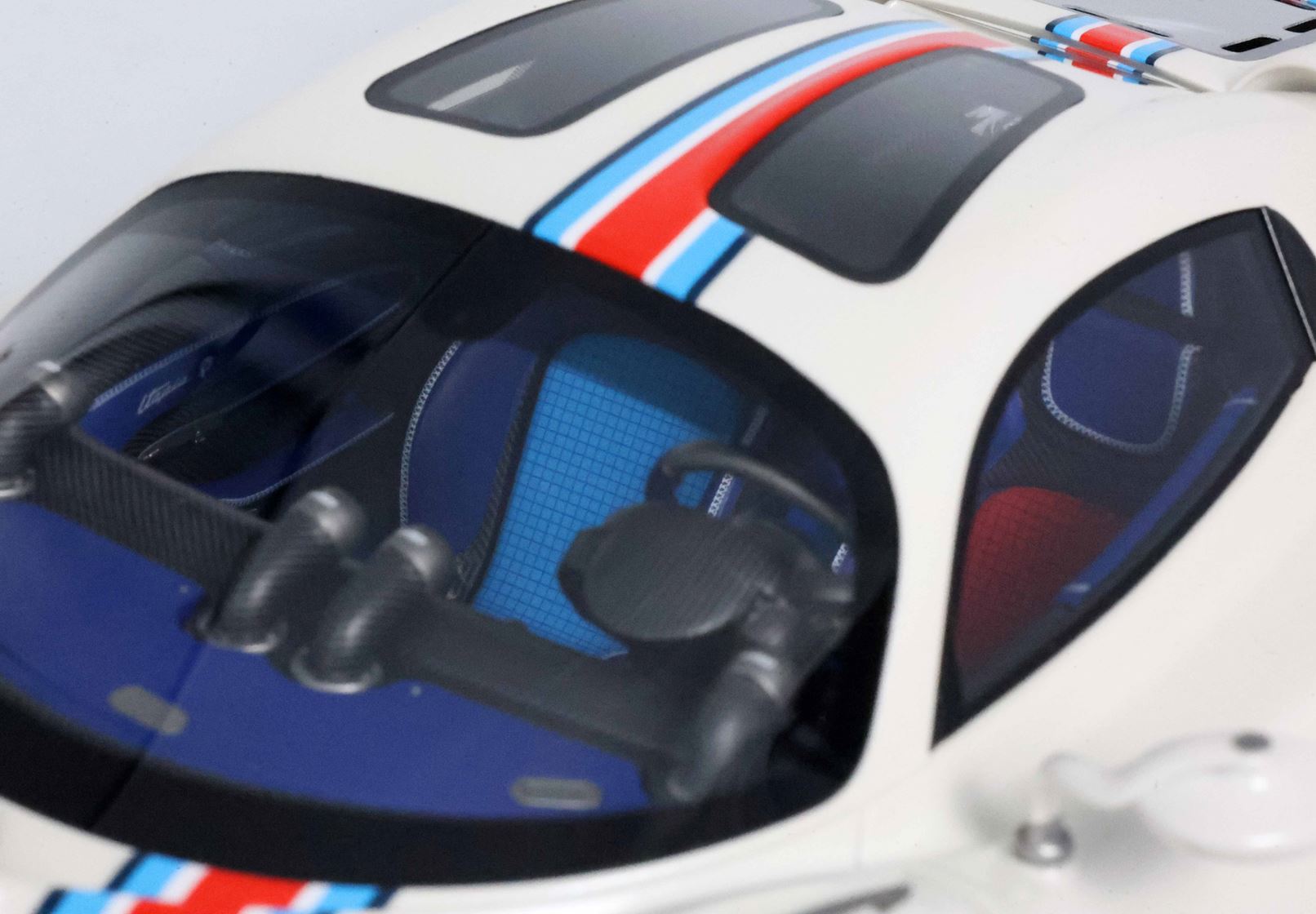 BBR Pagani Utopia Coupe The Coyote - Benny White | 1:18 - Imagen 7
