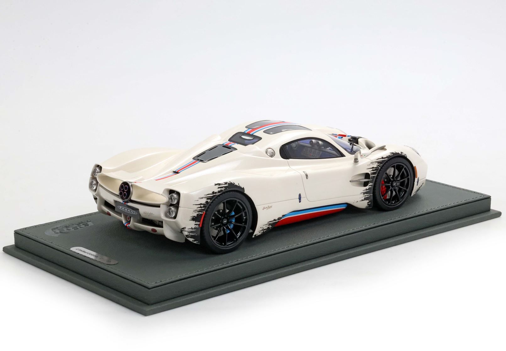 BBR Pagani Utopia Coupe The Coyote - Benny White | 1:18 - Imagen 3