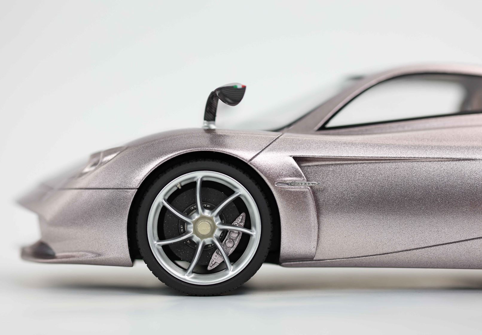 BBR Pagani Huayra Codalunga - Iridescent Bronze Aymara | 1:18 - Imagen 7