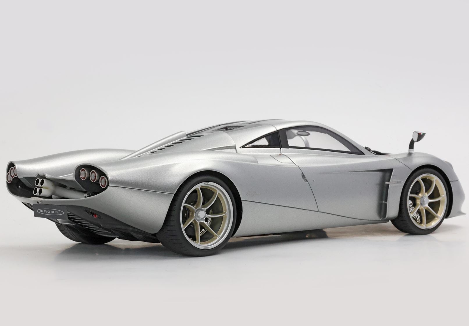 BBR Pagani Huayra Codalunga - Semi Matt Montecarlo Grey | 1:18 – Bild 6