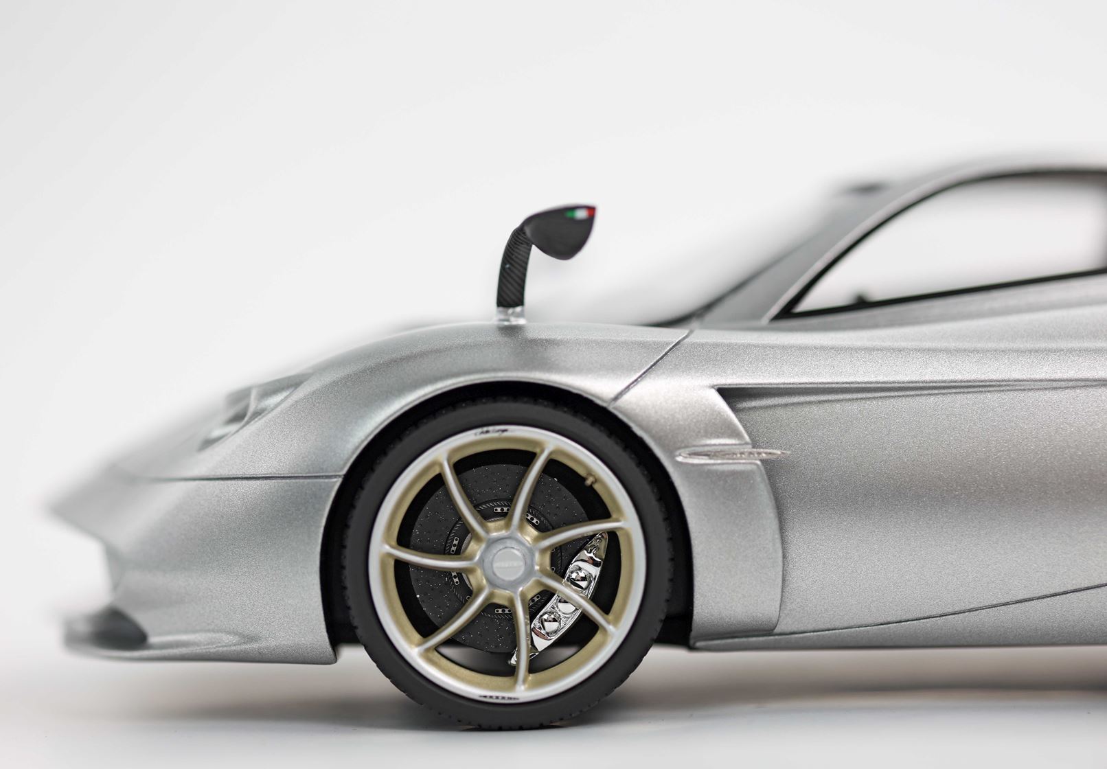 BBR Pagani Huayra Codalunga - Semi Matt Montecarlo Grey | 1:18 – Bild 7