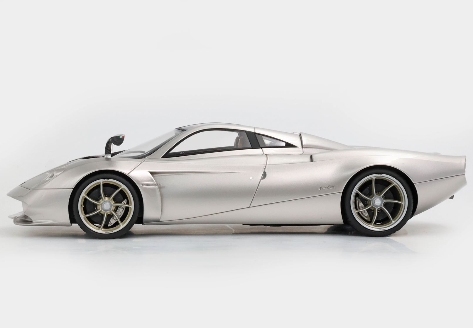 BBR Pagani Huayra Codalunga - Porsche Gold Bronze Metallic | 1:18 - Imagen 3