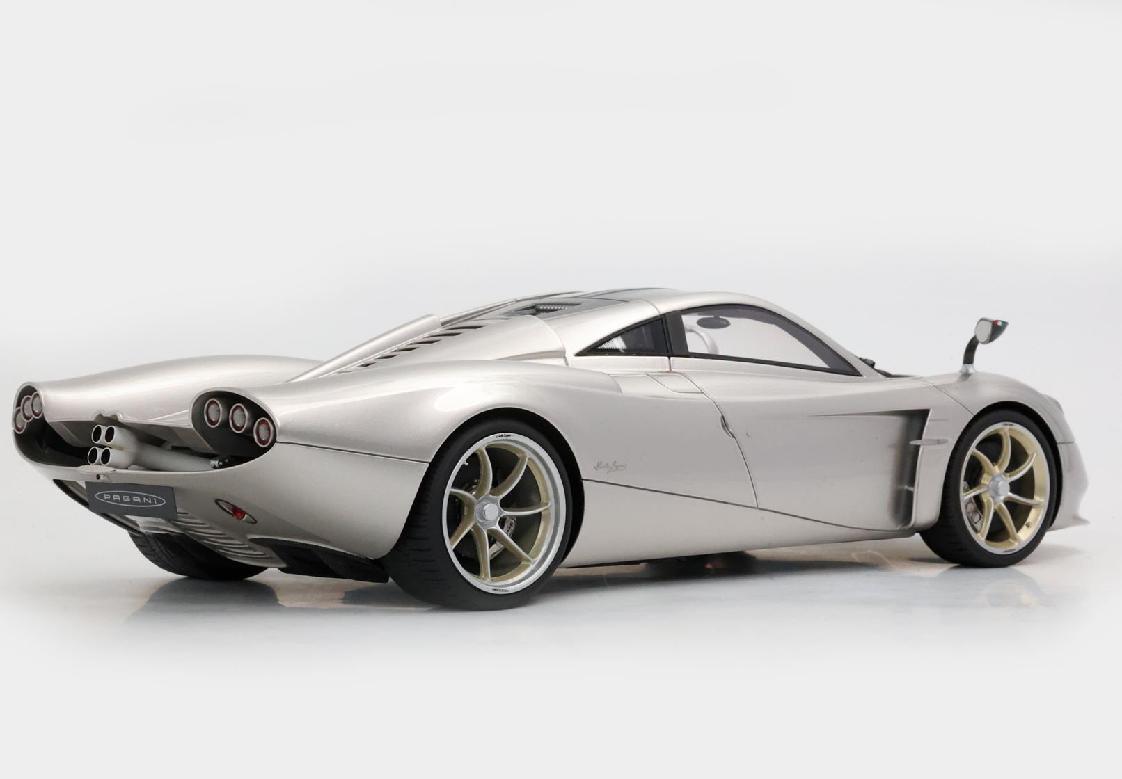 BBR Pagani Huayra Codalunga - Porsche Gold Bronze Metallic | 1:18 - Imagen 5