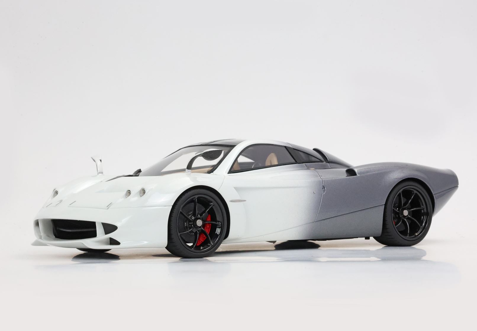 BBR Pagani Huayra Codalunga - Malta White - Gray Shade | 1:18 - Imagen 5