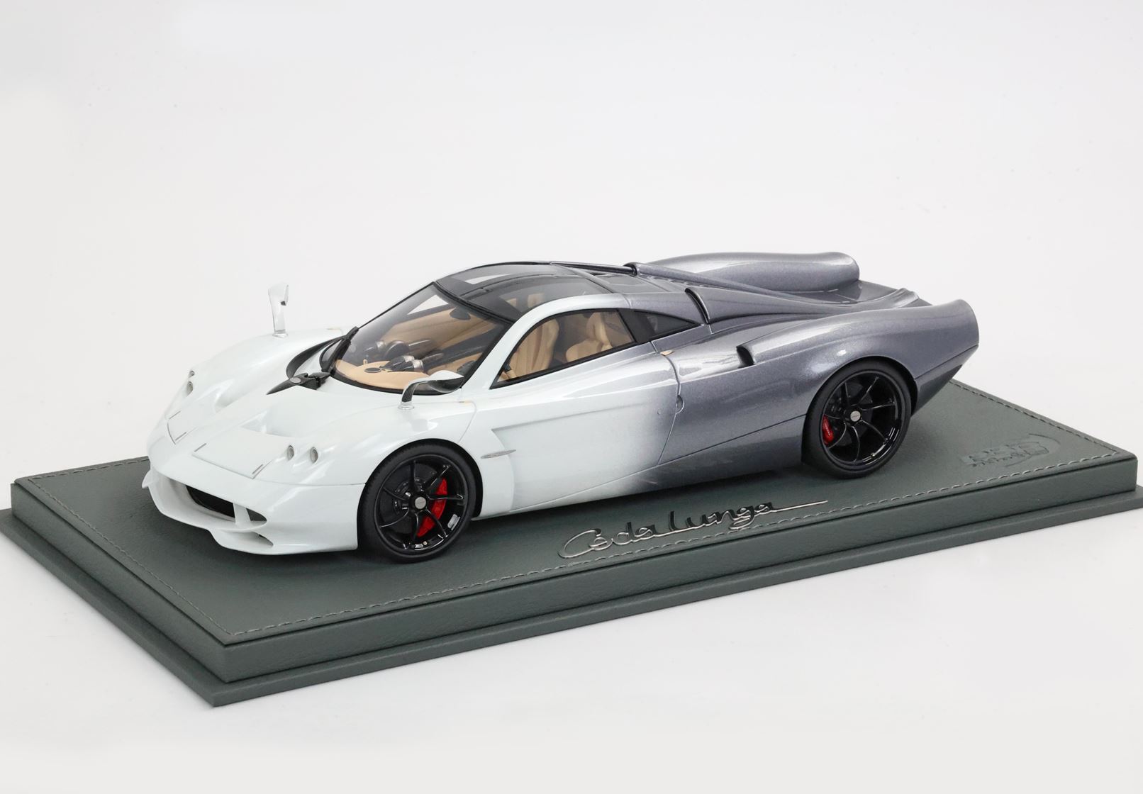 BBR Pagani Huayra Codalunga - Blanco Malta - Sombra Gris | 1:18