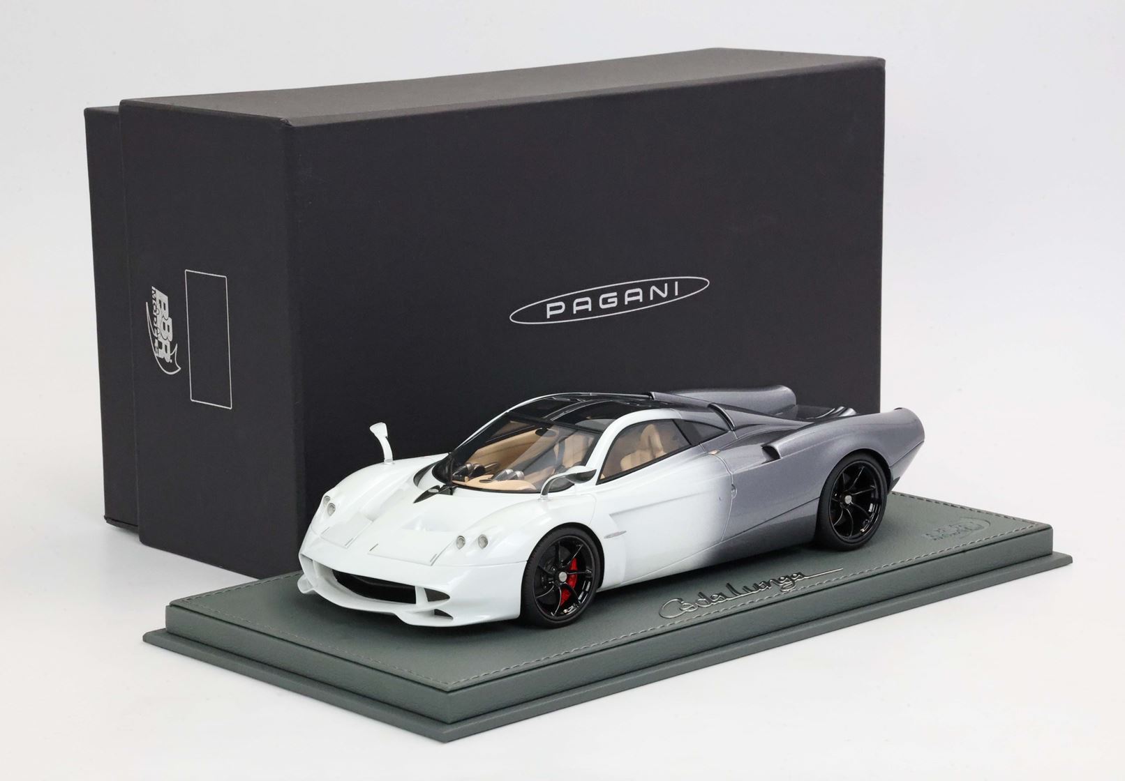 BBR Pagani Huayra Codalunga - Malta White - Gray Shade | 1:18 - Imagen 10