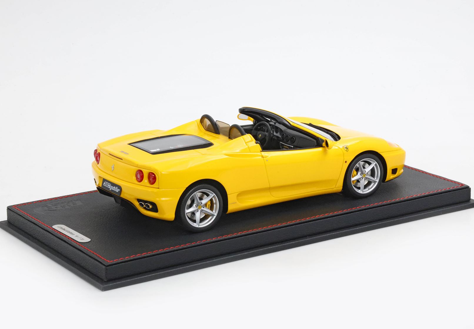 BBR Ferrari 360 Modena Spider Cambio automatico - Modena Yellow - Black | 1:18 - Imagen 2