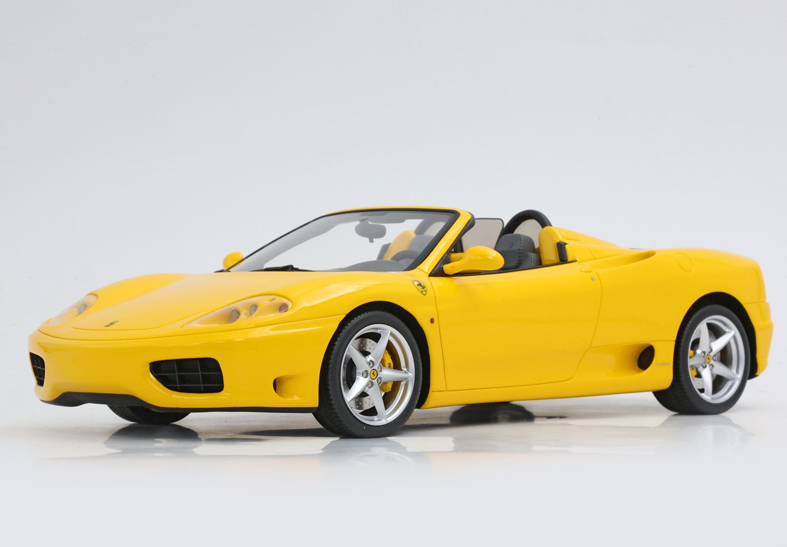BBR Ferrari 360 Modena Spider Cambio automatico - Modena Yellow - Black | 1:18 - Imagen 4