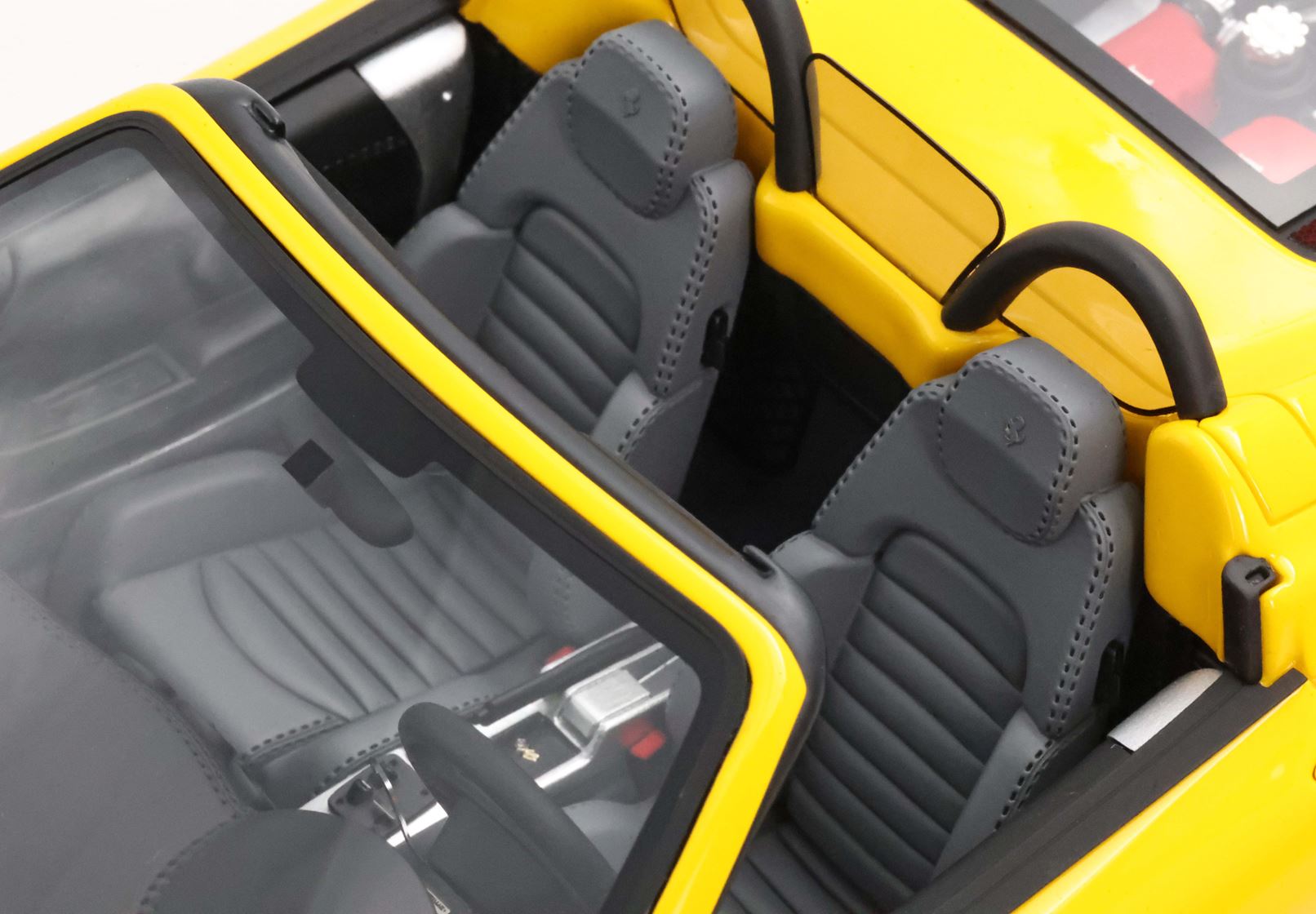 BBR Ferrari 360 Modena Spider Cambio automatico - Modena Yellow - Black | 1:18 - Imagen 8