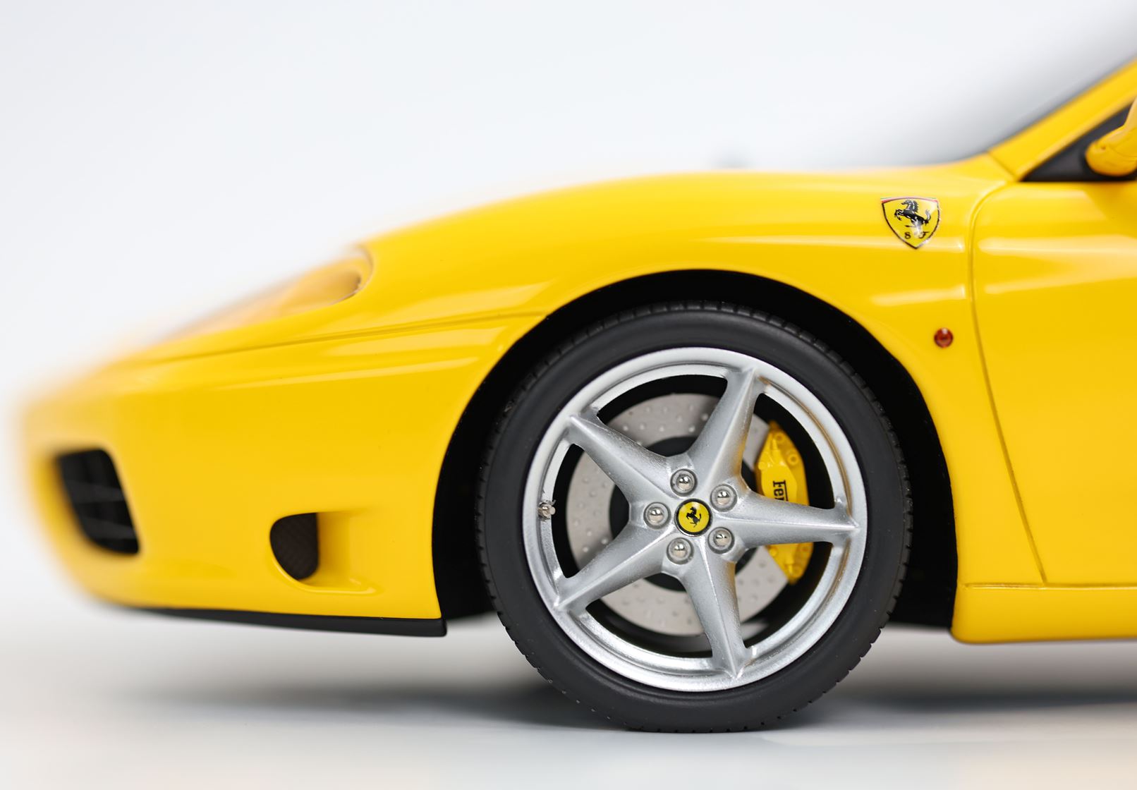 BBR Ferrari 360 Modena Spider Cambio automatico - Modena Yellow - Black | 1:18 - Imagen 9