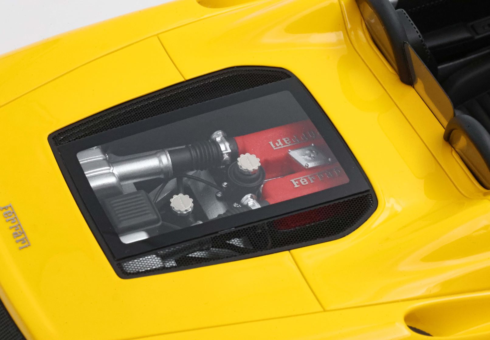 BBR Ferrari 360 Modena Spider Automatic Gearbox, Challenge Rear Grille, Italian Stripe - Modena Yellow / Black | 1:18 - Imagen 8