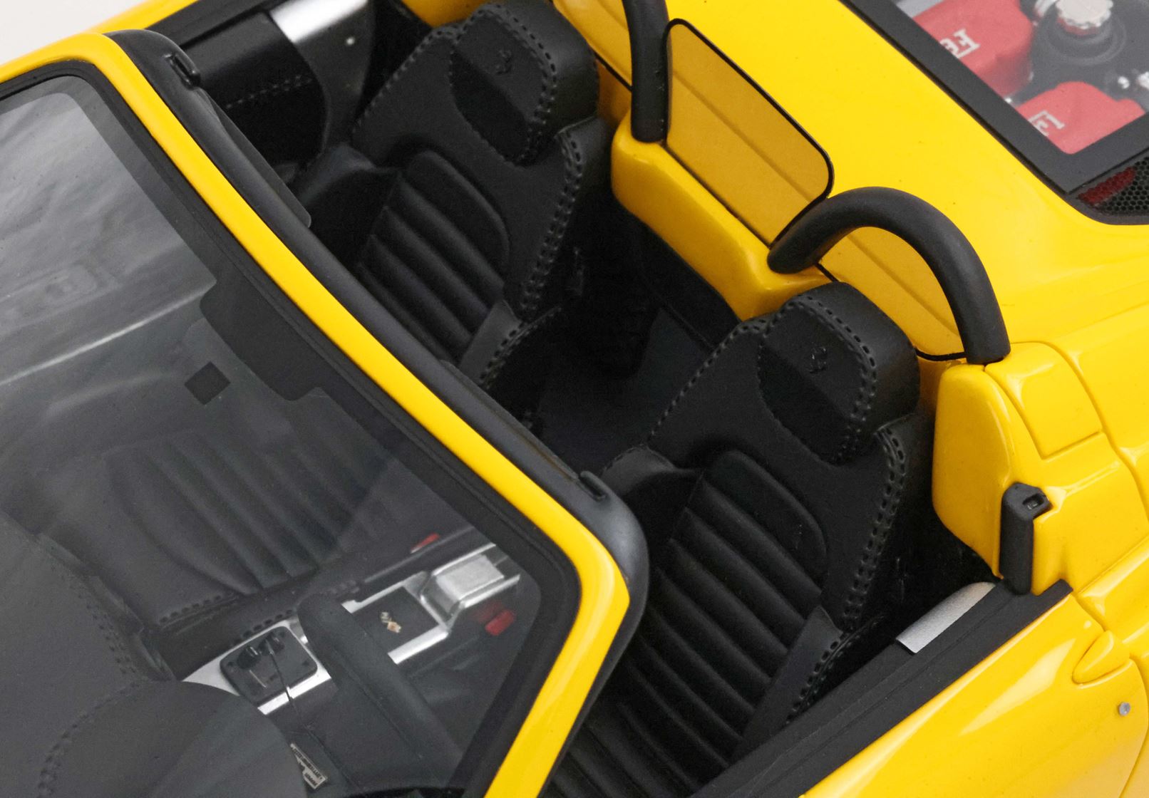 BBR Ferrari 360 Modena Spider Automatic Gearbox, Challenge Rear Grille, Italian Stripe - Modena Yellow / Black | 1:18 - Imagen 9