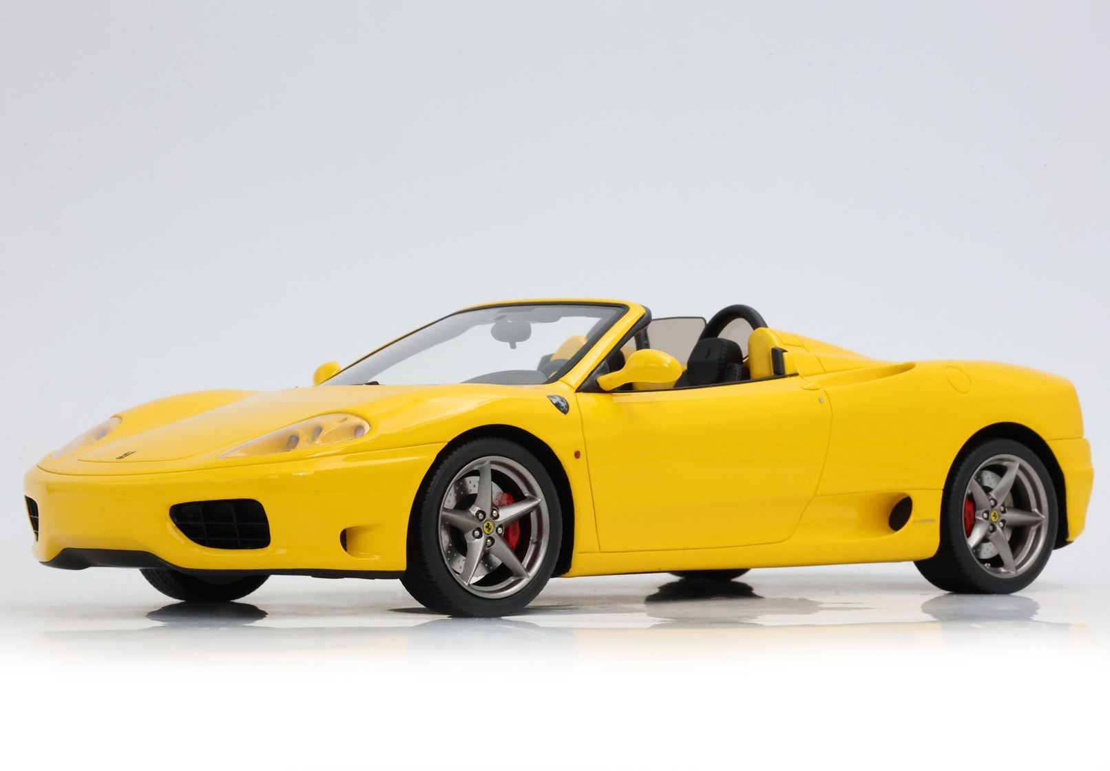 BBR Ferrari 360 Modena Spider Automatic Gearbox, Challenge Rear Grille, Italian Stripe - Modena Yellow / Black | 1:18 - Imagen 3