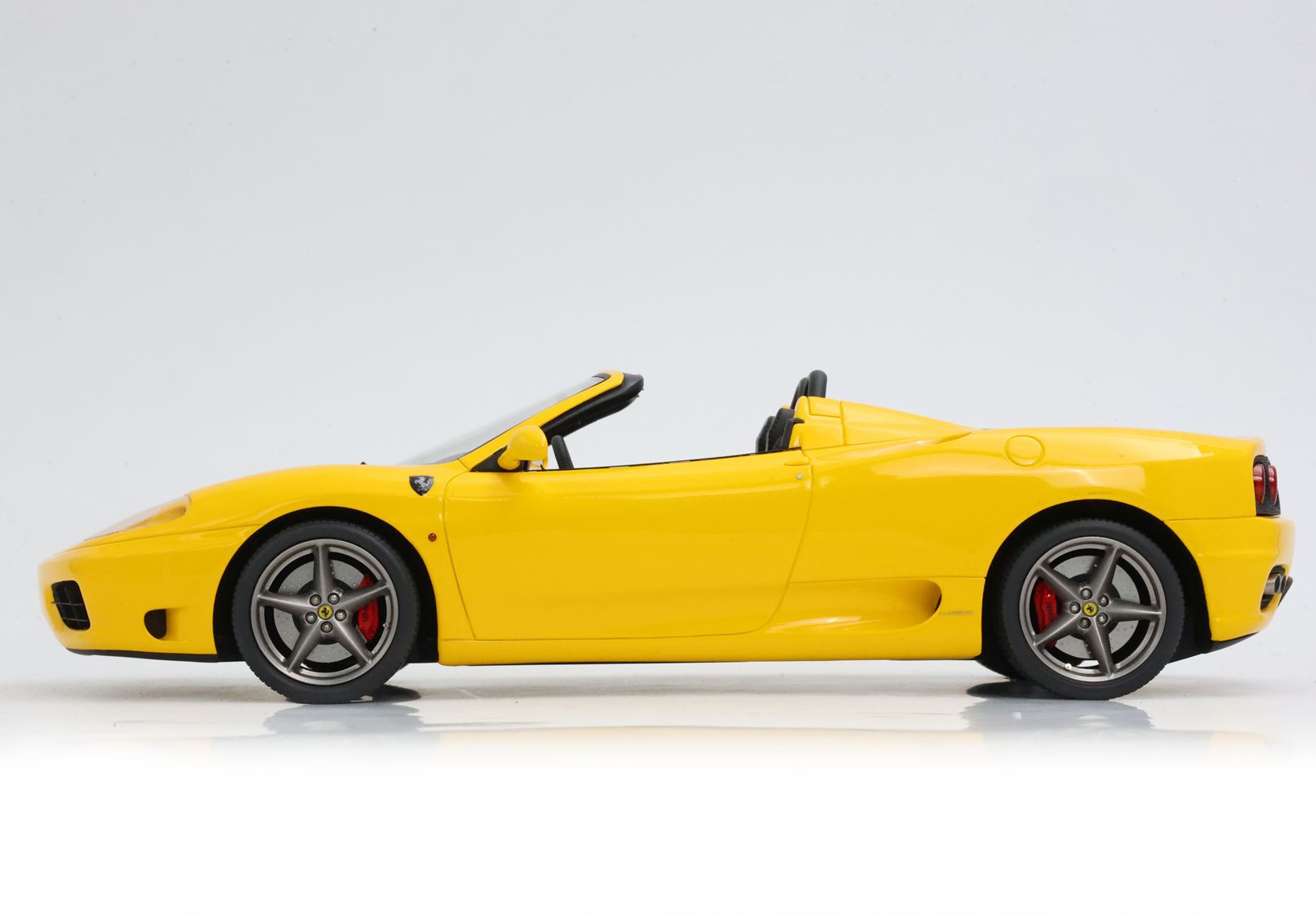 BBR Ferrari 360 Modena Spider Automatic Gearbox, Challenge Rear Grille, Italian Stripe - Modena Yellow / Black | 1:18 - Imagen 5