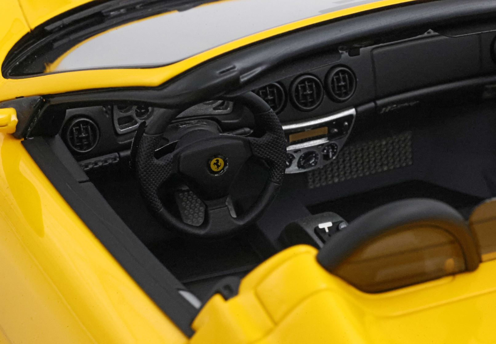 BBR Ferrari 360 Modena Spider Automatic Gearbox, Challenge Rear Grille, Italian Stripe - Modena Yellow / Black | 1:18 - Imagen 6