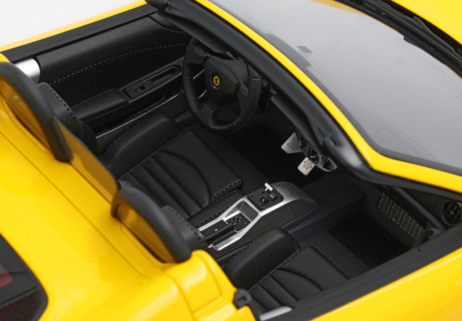 BBR Ferrari 360 Modena Spider Automatic Gearbox, Challenge Rear Grille, Italian Stripe - Modena Yellow / Black | 1:18 - Imagen 7