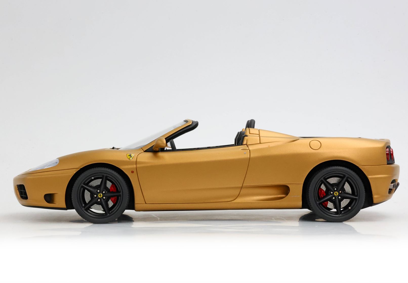 BBR Ferrari 360 Modena Spider Cambio Automatico (Challenge Rear Grille) - Matt Gold / Black | 1:18 - Imagen 8
