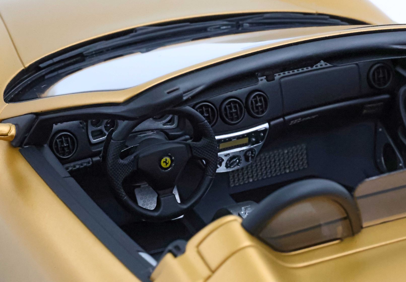 BBR Ferrari 360 Modena Spider Cambio Automatico (Challenge Rear Grille) - Matt Gold / Black | 1:18 - Imagen 3