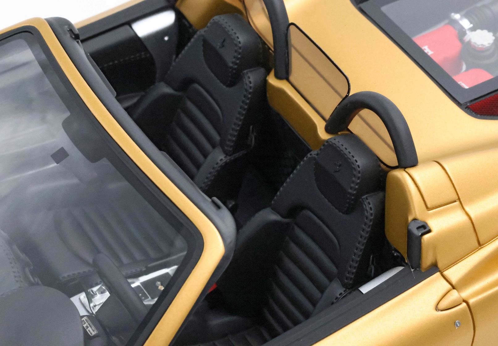 BBR Ferrari 360 Modena Spider Cambio Automatico (Challenge Rear Grille) - Matt Gold / Black | 1:18 - Imagen 6