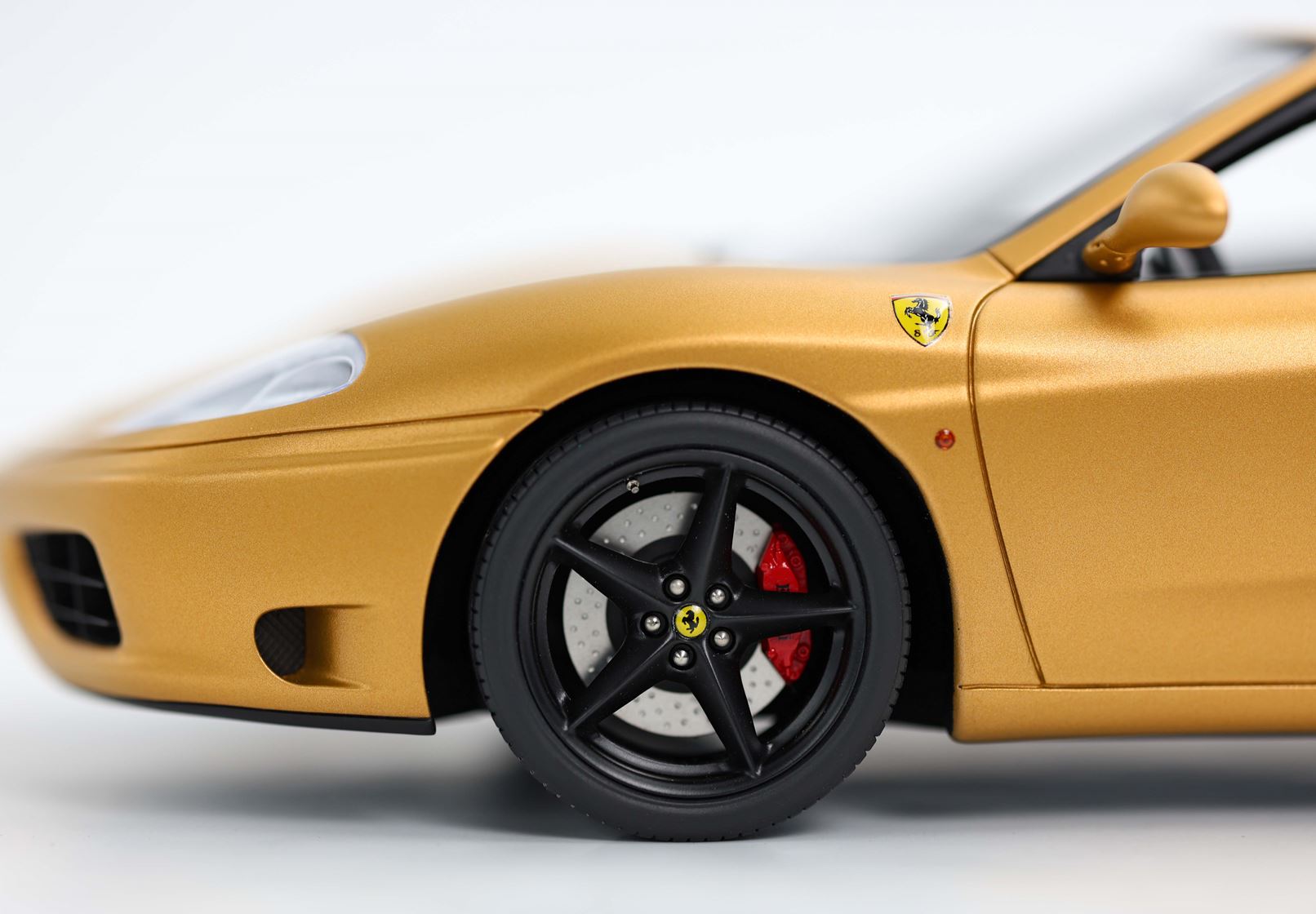 BBR Ferrari 360 Modena Spider Cambio Automatico (Challenge Rear Grille) - Matt Gold / Black | 1:18 - Imagen 7