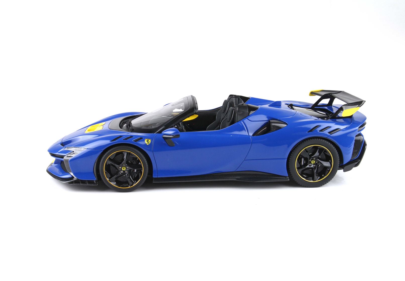 BBR Ferrari SF90 XX Spider - Dino Blue and Yellow | 1:18 - Imagen 3