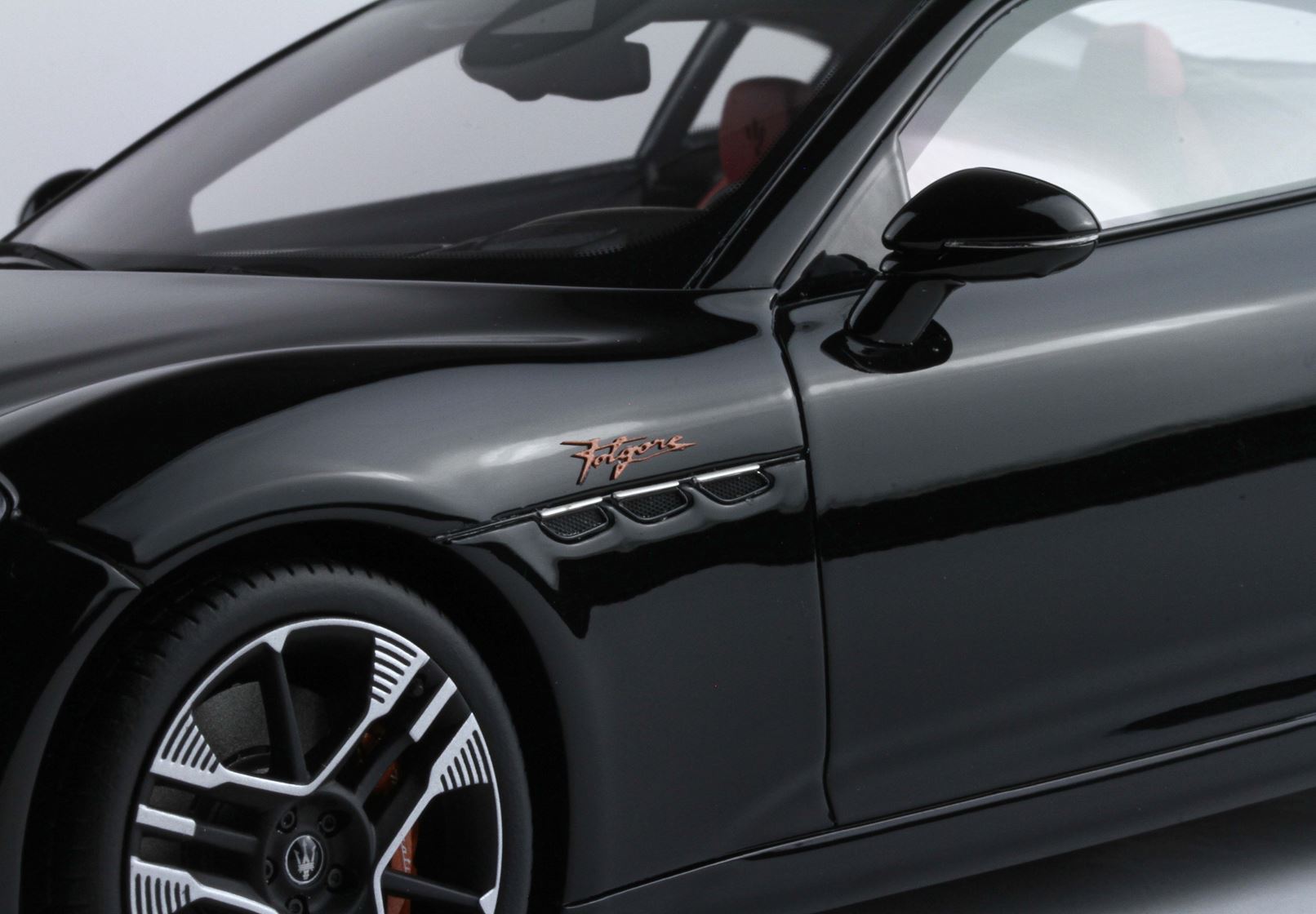 BBR Maserati Granturismo Folgore 2023 - Absolute Black | 1:18 - Imagen 9