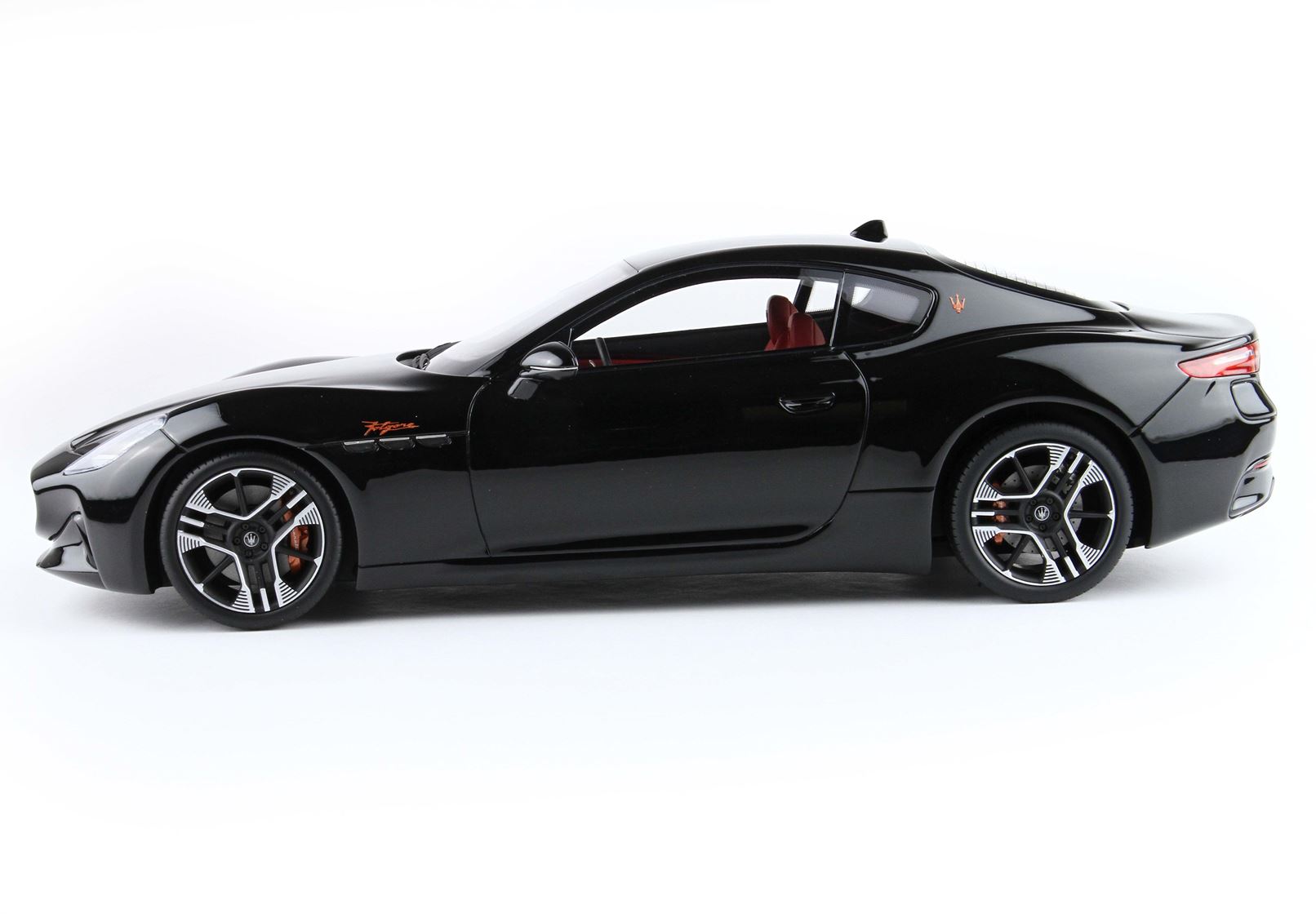 BBR Maserati Granturismo Folgore 2023 - Absolute Black | 1:18 - Imagen 5