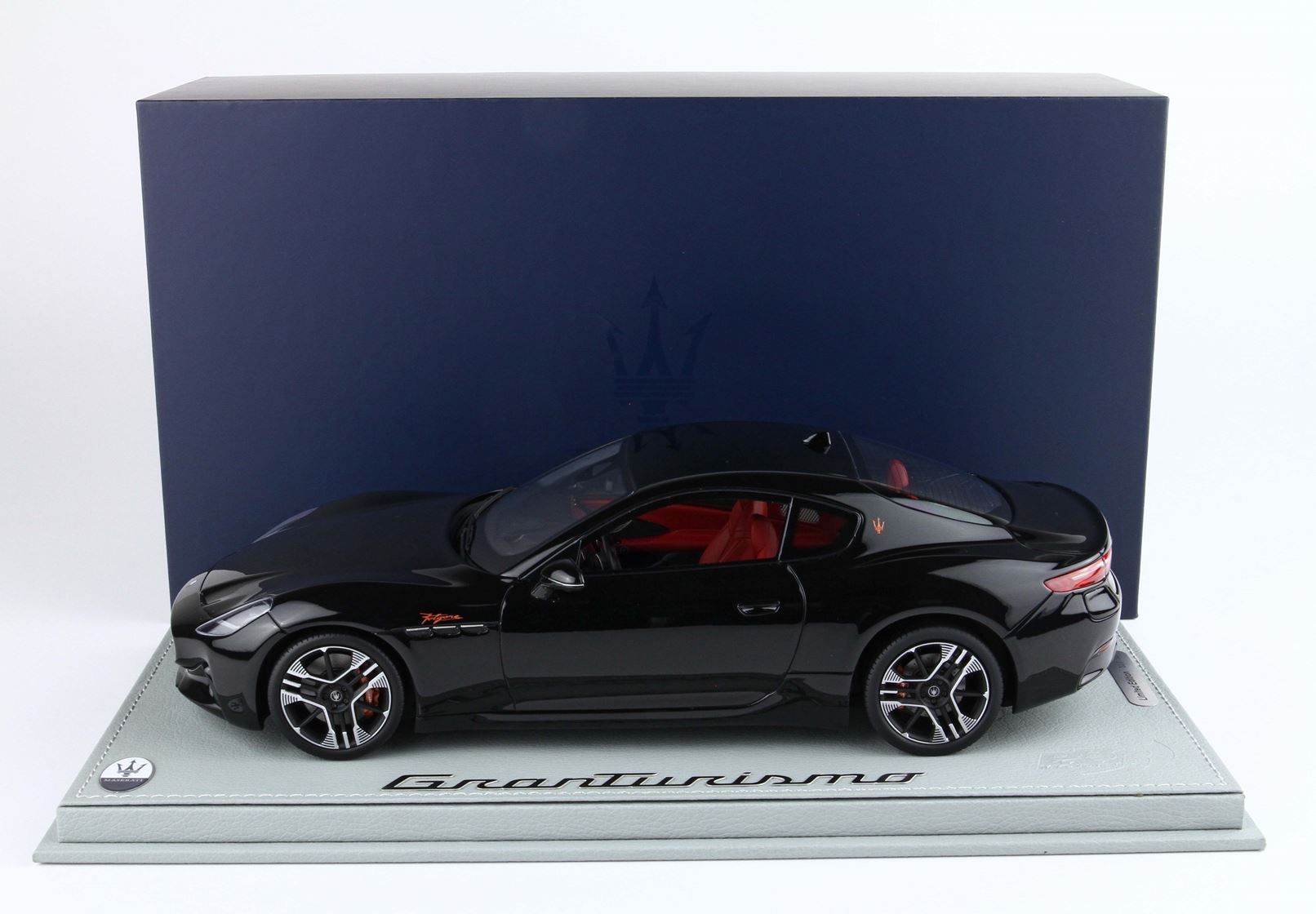 BBR Maserati Granturismo Folgore 2023 - Absolute Black | 1:18 - Imagen 10
