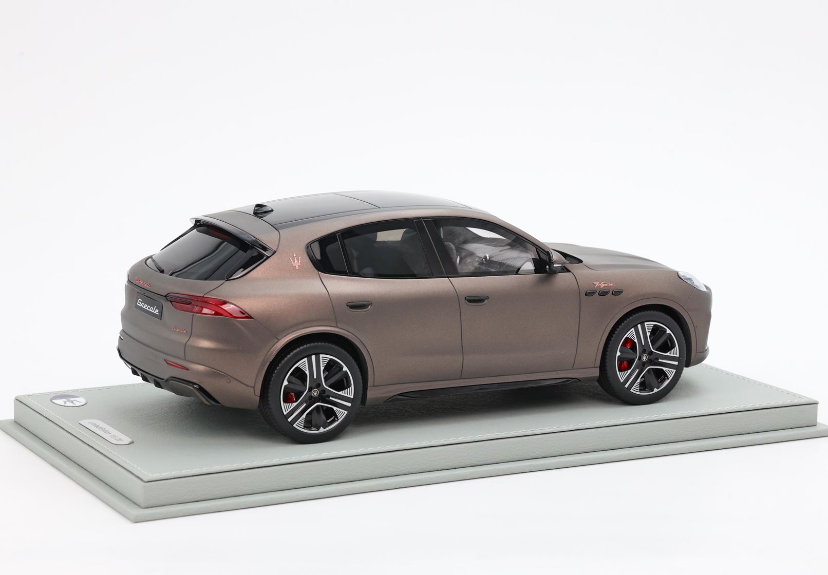 BBR Maserati Grecale Folgore 2022 - Folgore Copper | 1:18 - Imagen 2
