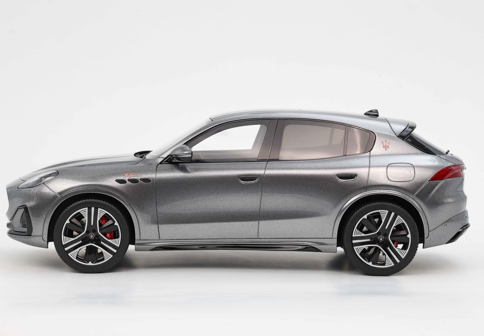 BBR Maserati Grecale Folgore 2022 - Lava Grey | 1:18 - Imagen 6